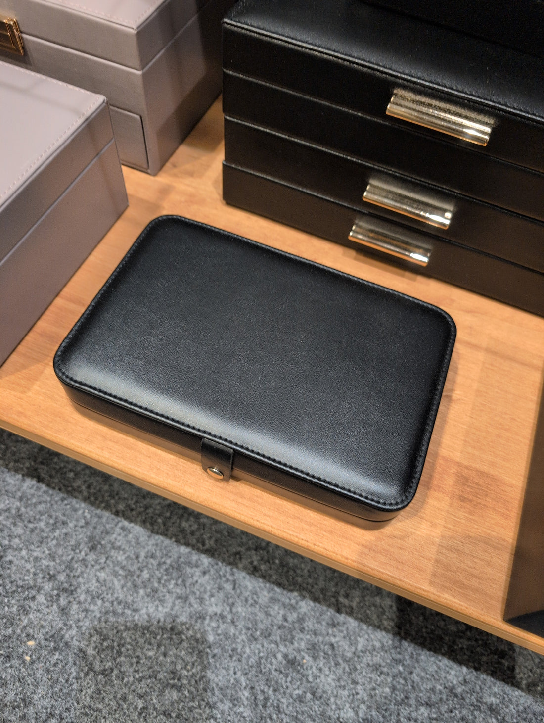 Charmbox essentials / schwarz
